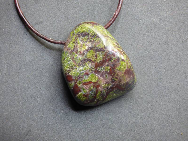 Jaspis Drachenblutjaspis/Heliotrop ~ Edelstein Kette ~Hippie ~Goa ~Boho ~Ethno ~Nature ~Heilstein von ArtOfNatureBerlin