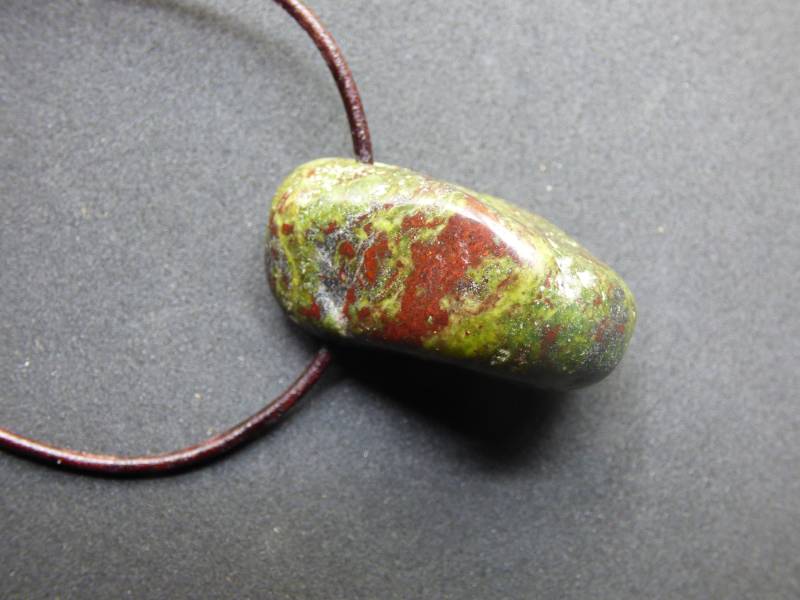 Jaspis Drachenblutjaspis/Heliotrop ~ Edelstein Kette ~Hippie ~Goa ~Boho ~Ethno ~Nature ~Heilstein von ArtOfNatureBerlin