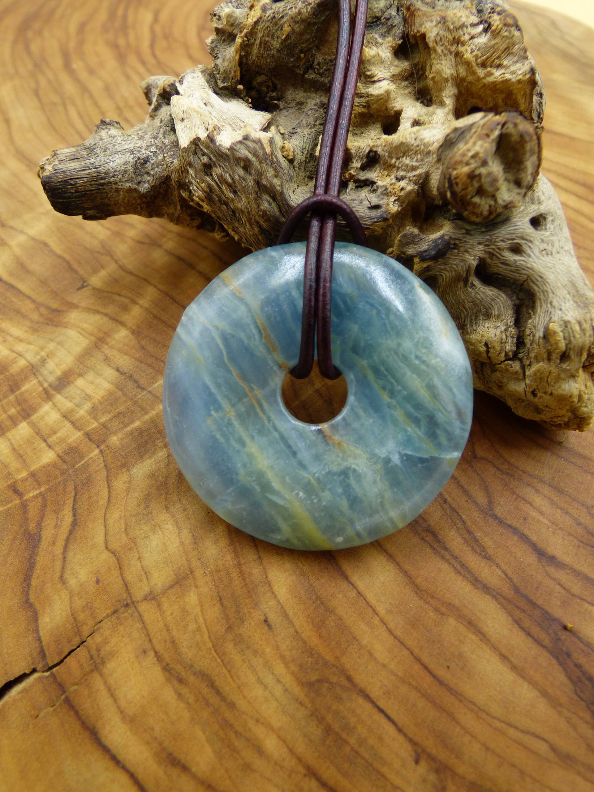 Lemurian Aquatine/Onyx Blau Aragonit Calcit 40mm ~ Edelstein Kette Hippie Goa Boho Tibet Ethno Nature Donut Schutzsymbol Heilstein Meer von ArtOfNatureBerlin