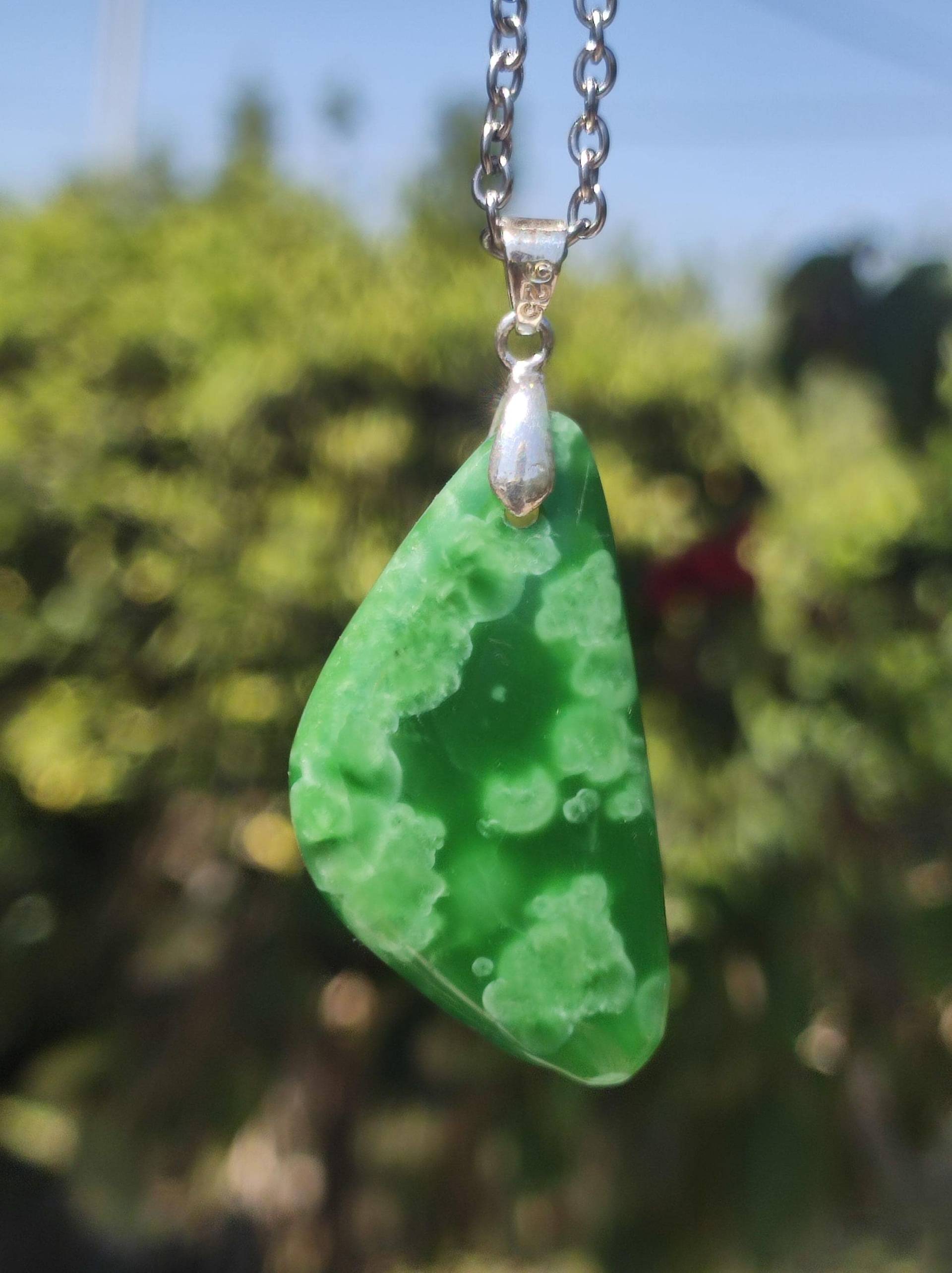 Maw Sit Jade Rarität ~ Edelstein Kette Inkl. 925 Sterling Silber Öse Anhänger Natur Heilstein Kristall Geschenk Frau Sie Er Freundin von ArtOfNatureBerlin