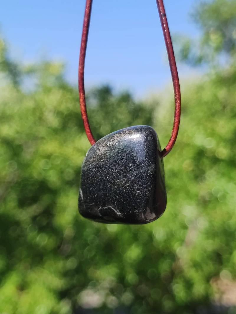 Midnight Lemurian Jade Black Schwarze Edelstein Kette Heilstein Natur Rarität Mann Frau Geschenk Er Sie Freundin Energie Kraft Ruhe von ArtOfNatureBerlin