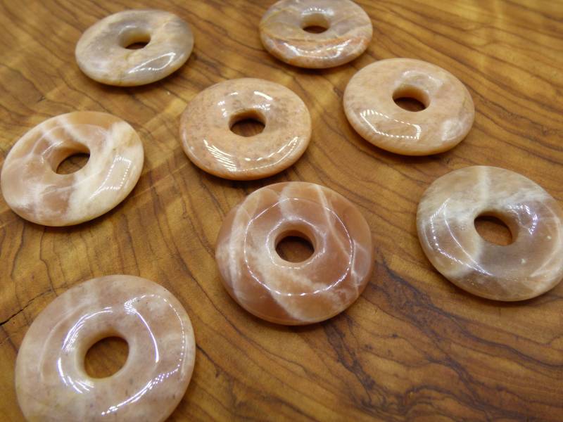 Mondstein Beige Weiß Rötlich ~ Edelstein Kette ~Hippie ~Goa ~Boho ~Tibet ~Ethno ~Nature ~Donut ~Schutzsymbol ~Heilstein von ArtOfNatureBerlin