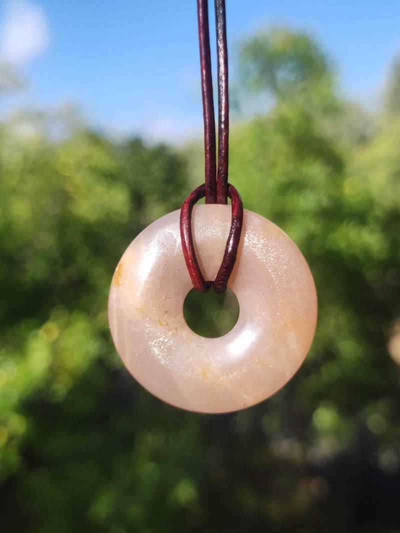 Mondstein Rot Beige Donut Edelstein Kette Hippie Goa Boho Ethno Natur Schutzsymbol Heilstein Sammler Unikat Mann Frau Er Sie Geschenk Mondstein Rot Beige Donut Edelstein Kette Hippie Goa Boho Ethno Natur Schutzsymbol Heilstein Sammler Unikat Mann Frau Er Sie Geschenk von ArtOfNatureBerlin