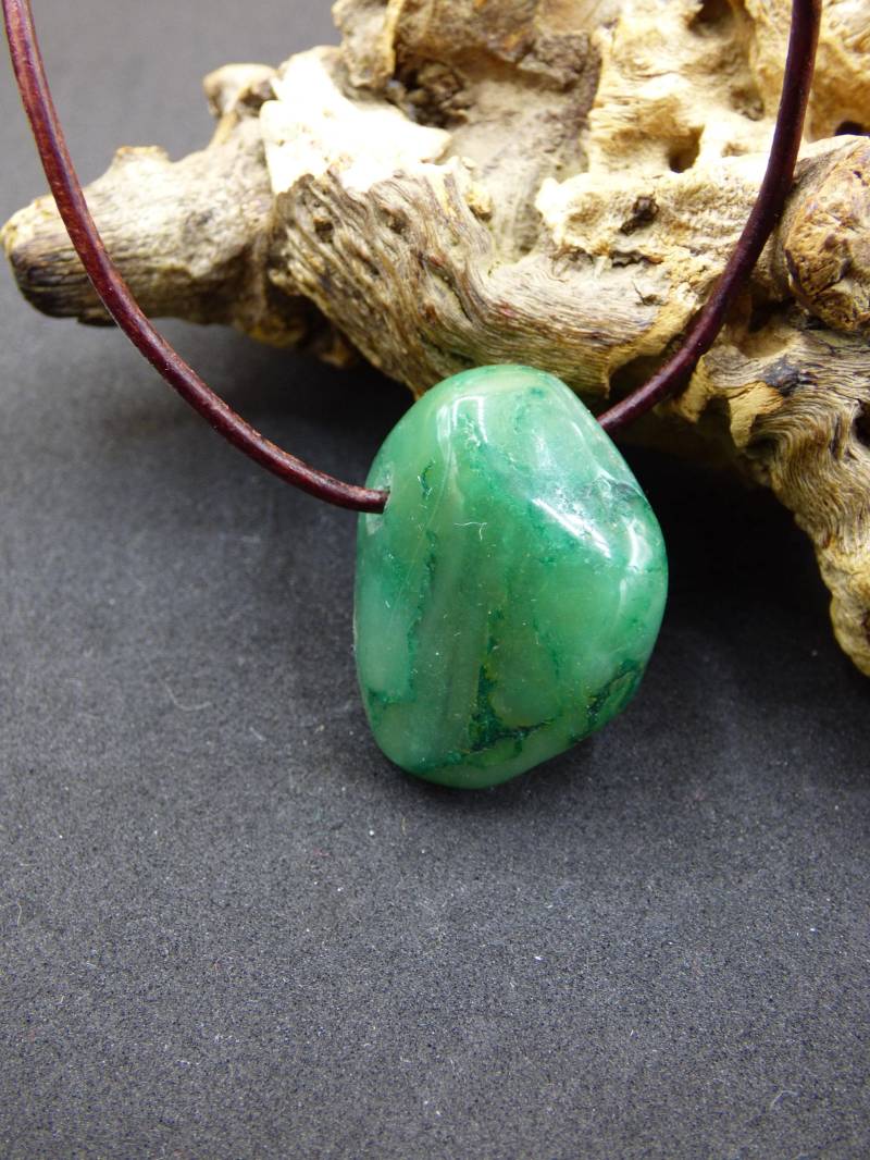 Prasem - Edelstein Kette Grün Natur Heilstein Geschenk Er Sie Mann Frau Freund Weihnachten Goa Boho Ethno Psy Vintage Anhänger Echt von ArtOfNatureBerlin