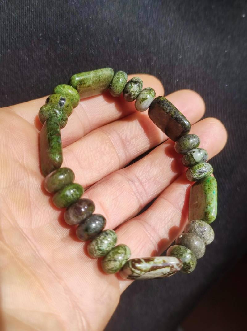 Regenwald Rhyolith - Edelstein Armband Perlen Heilstein Natur Grün Energie Echt Rarität Schmuck Frau Mann Er Sie Bruder Geschenk von ArtOfNatureBerlin