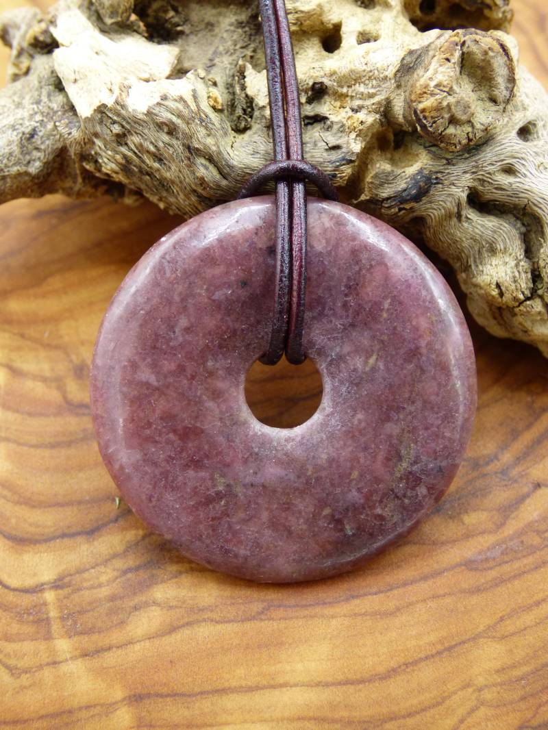 Rhodonit ~ Donut Edelstein Kette Rosa Natur Rarität Schutzsymbol Heilstein Kristall Hippie Boho Tibet Ethno Mann Frau Geschenk Er Sie von ArtOfNatureBerlin