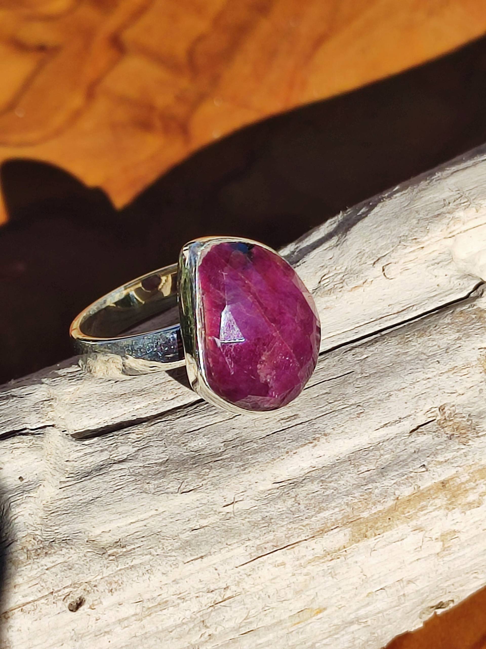 Rubin - 925 Silber Ring Gr. 56/18 ~ Edelstein Gefasst Facettierter Schliff Natur Heilstein Rarität Selten Hochwertig Edel Geschenk Frau von ArtOfNatureBerlin