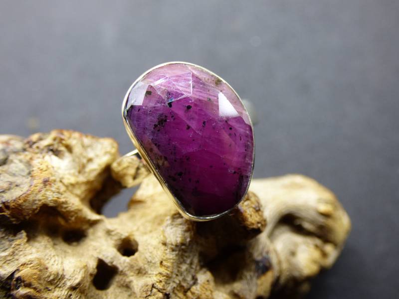 Rubin - 925 Silber Ring Gr. 56/18 ~ Edelstein Gefasst Facettierter Schliff Natur Heilstein Rarität Selten Hochwertig Edel Geschenk Frau von ArtOfNatureBerlin