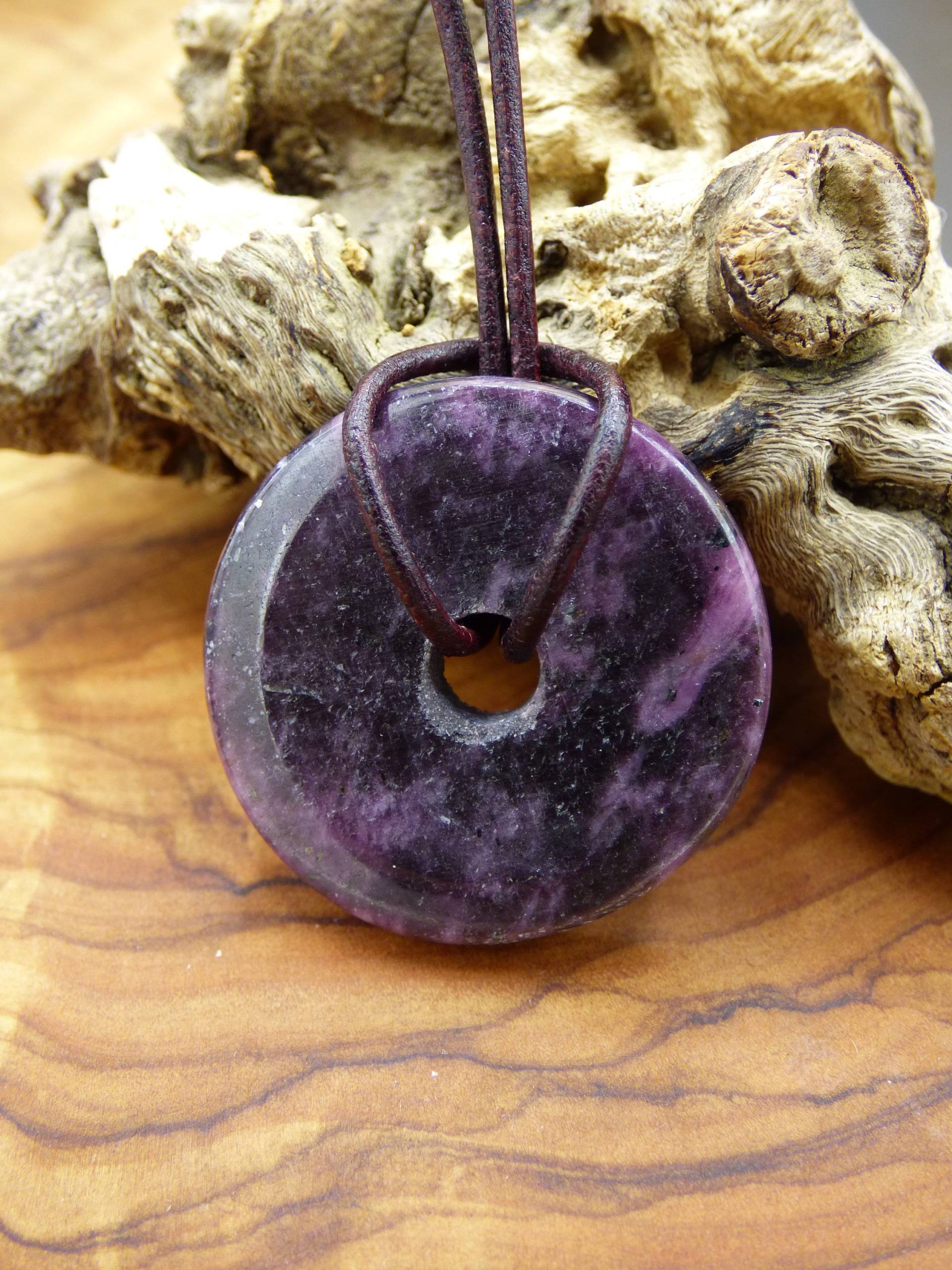 Rubin Schutzdonut ~ Edelstein Kette ~Hippie ~Goa ~Boho ~Tibet ~Ethno ~Nature ~Donut ~Schutzsymbol ~Heilstein ~Rarität von ArtOfNatureBerlin