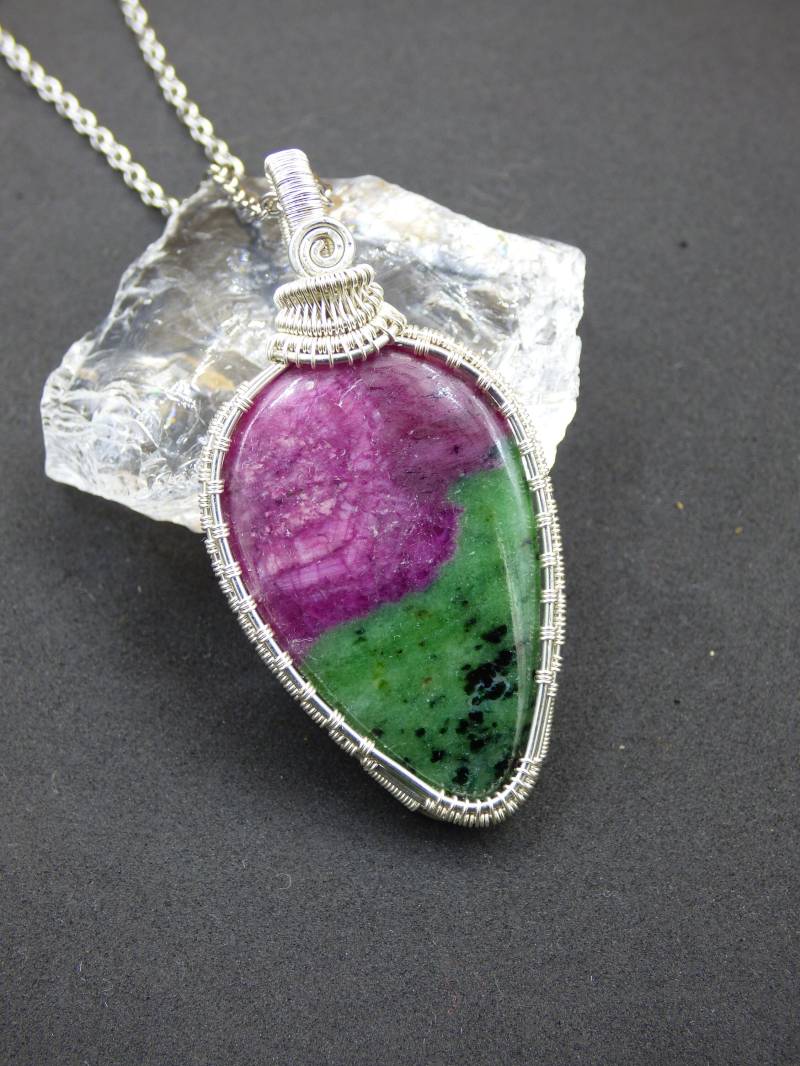 Rubin Zoisit ~ Wire ~ Grün Rot Edelstein Kette Mit Silber Draht Hippie Goa Boho Ethno Nature Heilstein Energie Chakra Spirale Handarbeit von ArtOfNatureBerlin