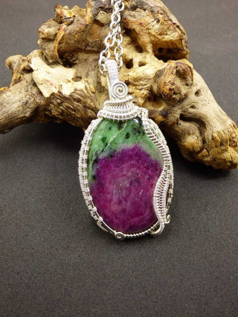 Rubin Zoisit ~ Wire ~ Grün Rot Edelstein Kette Mit Silber Draht Hippie Goa Boho Ethno Nature Heilstein Energie Chakra Spirale Handarbeit von ArtOfNatureBerlin