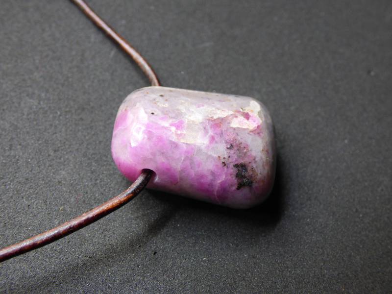 Rubin in Feldspat ~ Edelstein Kette ~Hippie ~Goa ~Boho ~Ethno ~Nature ~Heilstein von ArtOfNatureBerlin