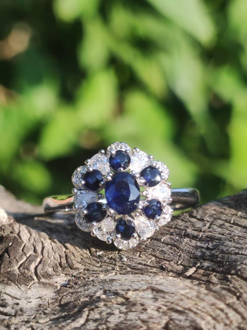 Saphir Blüten Ring 925 Silber Größe Verstellbar Edelstein Heilstein Edel Energie Kraft Schmuck Hochwertig Blau Geschenk Frau Geburtstag von ArtOfNatureBerlin