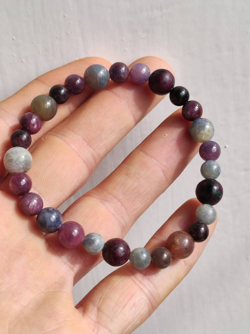 Saphir & Rubin ~ Edelstein Armband Stretch Goa Hippie ~Boho ~Ethno ~Indie ~Nature ~Heilstein Energie Chakra von ArtOfNatureBerlin