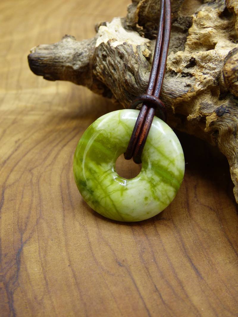 Serpentin 25mm Donut ~ Edelstein Kette ~Hippie ~Goa ~Boho ~Tibet ~Ethno ~Nature ~Donut ~Schutzsymbol ~Heilstein von ArtOfNatureBerlin