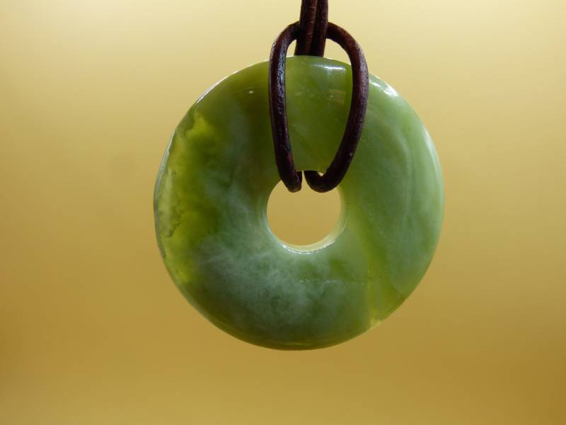 Serpentin 30mm Donut Grün Edelstein Kette Hippie Goa Boho Tibet Ethno Nature Schutzsymbol Heilstein Sammler Unikat Mann Frau Geschenk von ArtOfNatureBerlin