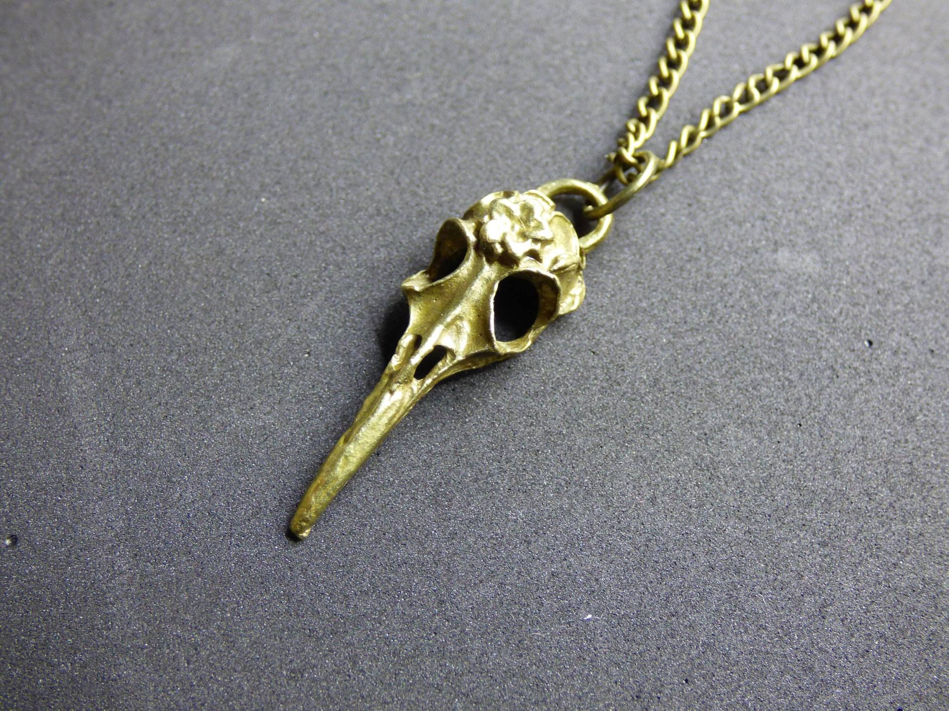 Skull Schädel Rabe Krähe Skelett Gothic Kette Metal Dark Tot Amulet Antik Bronze Messing Hippie Goa Boho Tibet Ethno Vintage Mann Er von ArtOfNatureBerlin