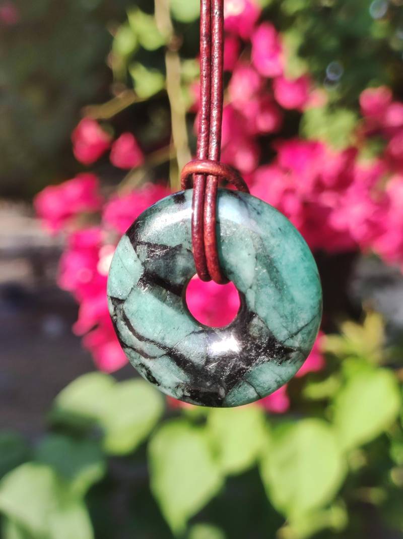 Smaragd/Emerald Edelstein Kette Grün Natürlich Rarität Heilstein Energie Kristall Anhänger Mann Frau Kind Geschenk Er Sie Valentinstag von ArtOfNatureBerlin