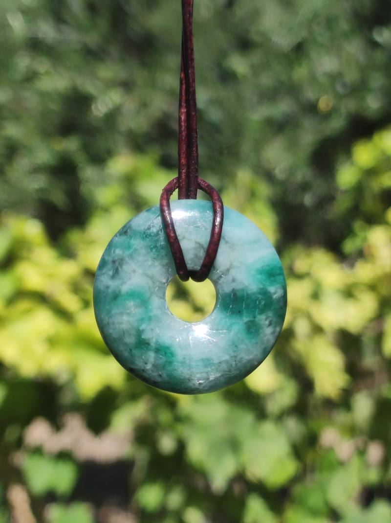 Smaragd/Emerald Edelstein Kette Grün Natürlich Rarität Heilstein Energie Kristall Anhänger Mann Frau Kind Geschenk Er Sie Valentinstag von ArtOfNatureBerlin