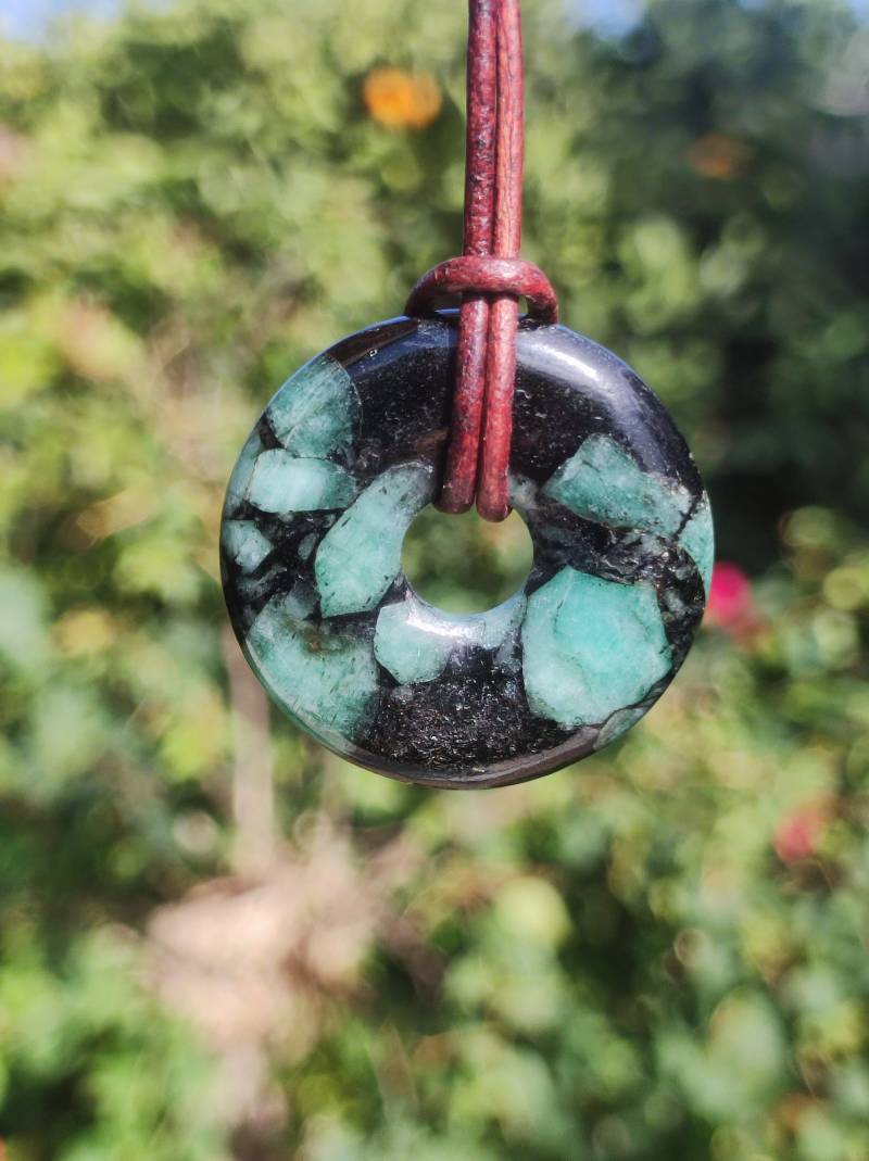 Smaragd/Emerald Edelstein Kette Grün Natürlich Rarität Heilstein Energie Kristall Anhänger Mann Frau Kind Geschenk Er Sie Valentinstag von ArtOfNatureBerlin