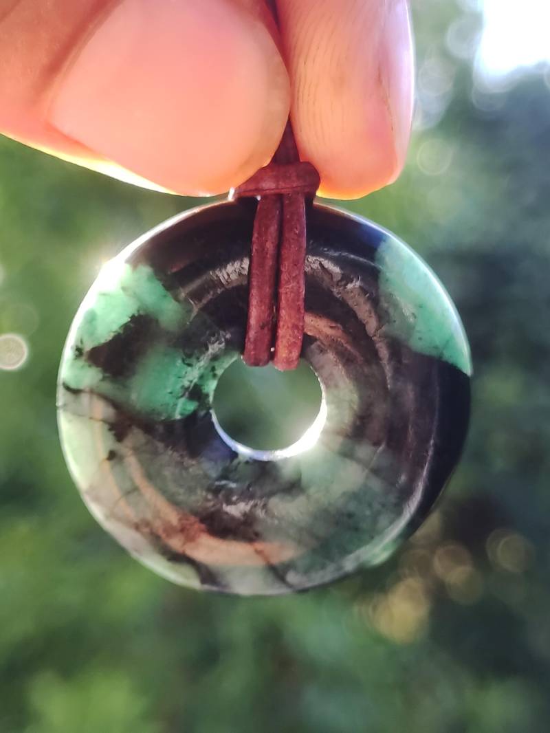 Smaragd/Emerald Edelstein Kette Grün Natürlich Rarität Heilstein Energie Kristall Anhänger Mann Frau Kind Geschenk Er Sie Valentinstag von ArtOfNatureBerlin