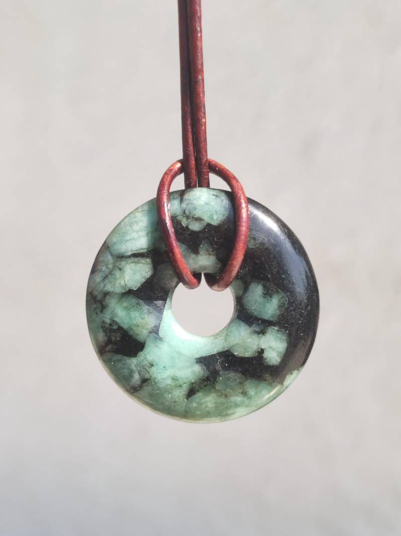 Smaragd/Emerald Edelstein Kette Grün Natürlich Rarität Heilstein Energie Kristall Anhänger Mann Frau Kind Geschenk Er Sie Valentinstag von ArtOfNatureBerlin