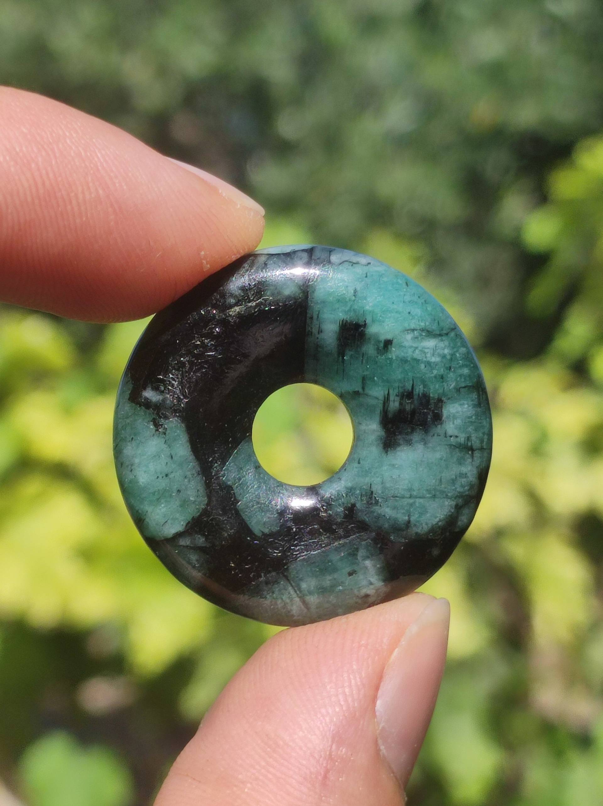 Smaragd/Emerald Edelstein Kette Grün Natürlich Rarität Heilstein Energie Kristall Anhänger Mann Frau Kind Geschenk Er Sie Valentinstag Smaragd/Emerald Edelstein Kette Grün Natürlich Rarität Heilstein Energie Kristall Anhänger Mann Frau Kind Geschenk Er Sie Valentinstag von ArtOfNatureBerlin