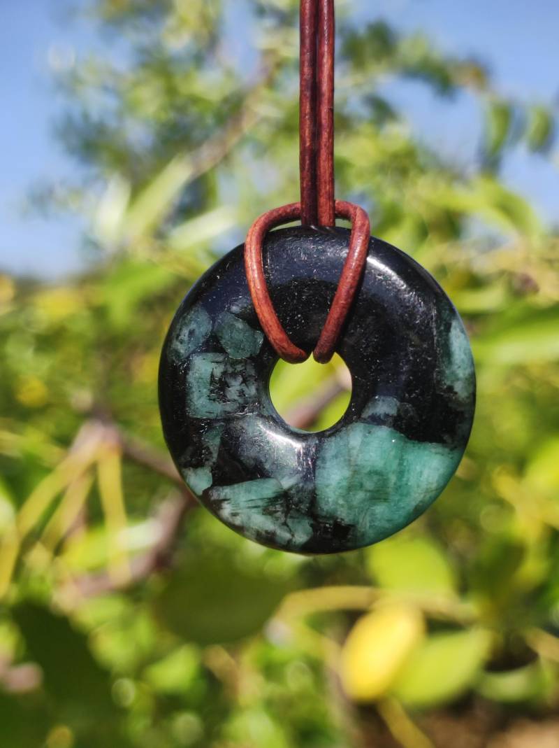 Smaragd/Emerald Edelstein Kette Grün Natürlich Rarität Heilstein Energie Kristall Anhänger Mann Frau Kind Geschenk Er Sie Valentinstag Smaragd/Emerald Edelstein Kette Grün Natürlich Rarität Heilstein Energie Kristall Anhänger Mann Frau Kind Geschenk Er Sie Valentinstag von ArtOfNatureBerlin