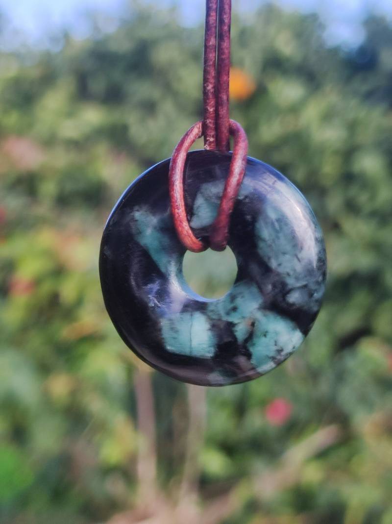 Smaragd/Emerald Edelstein Kette Grün Natürlich Rarität Heilstein Energie Kristall Anhänger Mann Frau Kind Geschenk Er Sie Valentinstag von ArtOfNatureBerlin