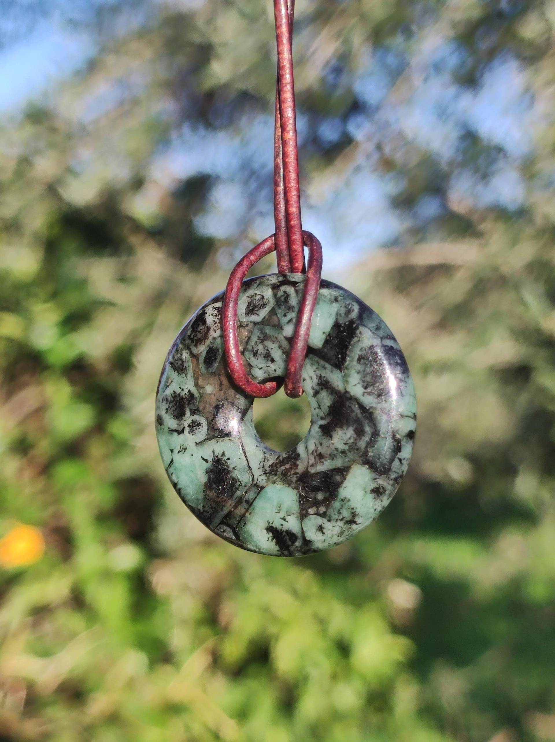 Smaragd/Emerald Edelstein Kette Grün Natürlich Rarität Heilstein Energie Kristall Anhänger Mann Frau Kind Geschenk Er Sie Valentinstag von ArtOfNatureBerlin