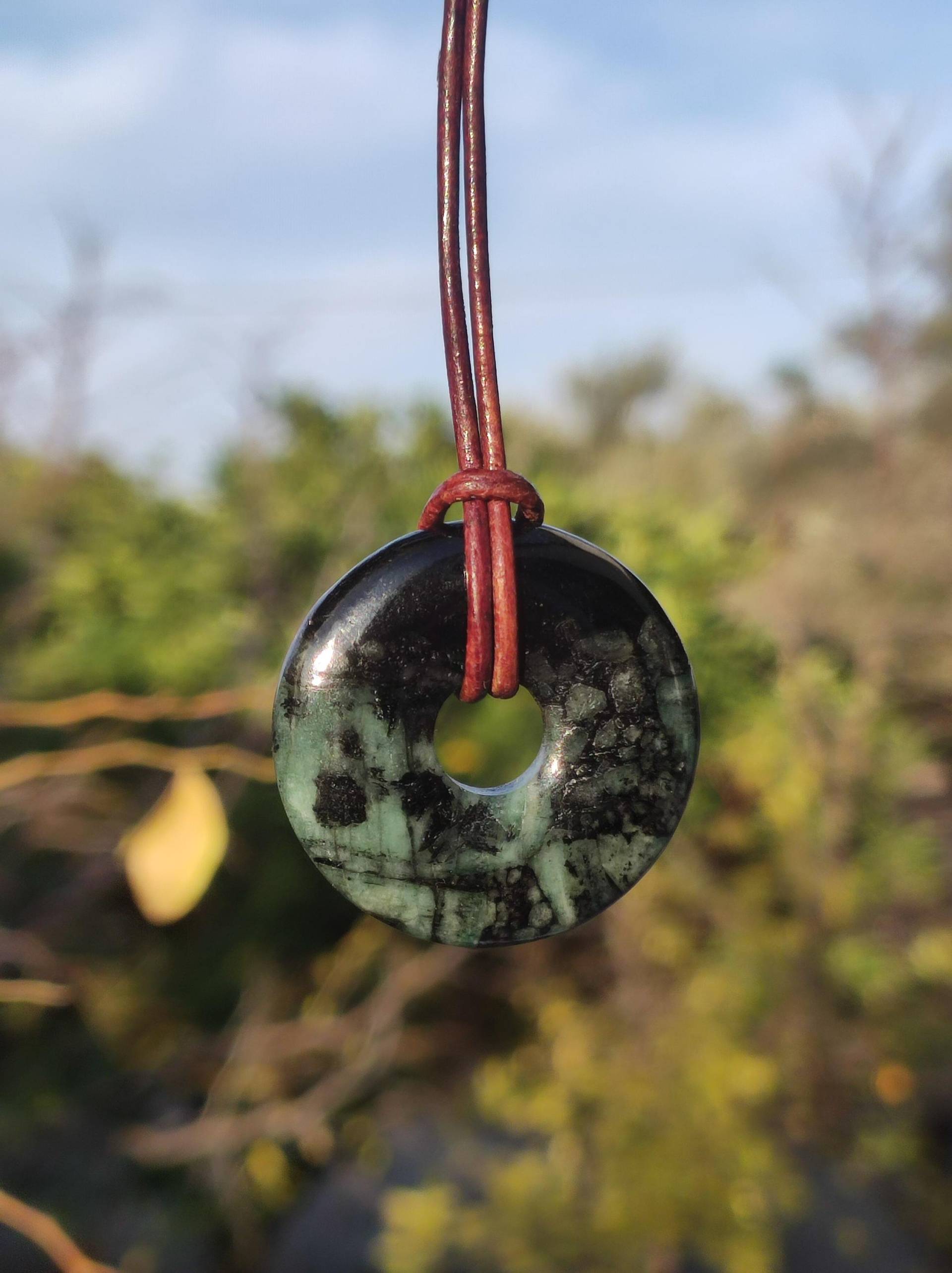 Smaragd/Emerald Edelstein Kette Grün Natürlich Rarität Heilstein Energie Kristall Anhänger Mann Frau Kind Geschenk Er Sie Valentinstag von ArtOfNatureBerlin