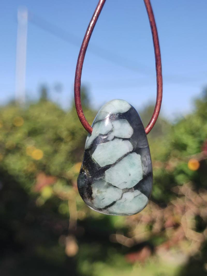 Smaragd/Emerald Edelstein Kette Grün Schwarz Natur Hippie Goa Boho Ethno Heilstein Kristalle Schmuck Anhänger Mann Frau Geschenk Er Sie von ArtOfNatureBerlin