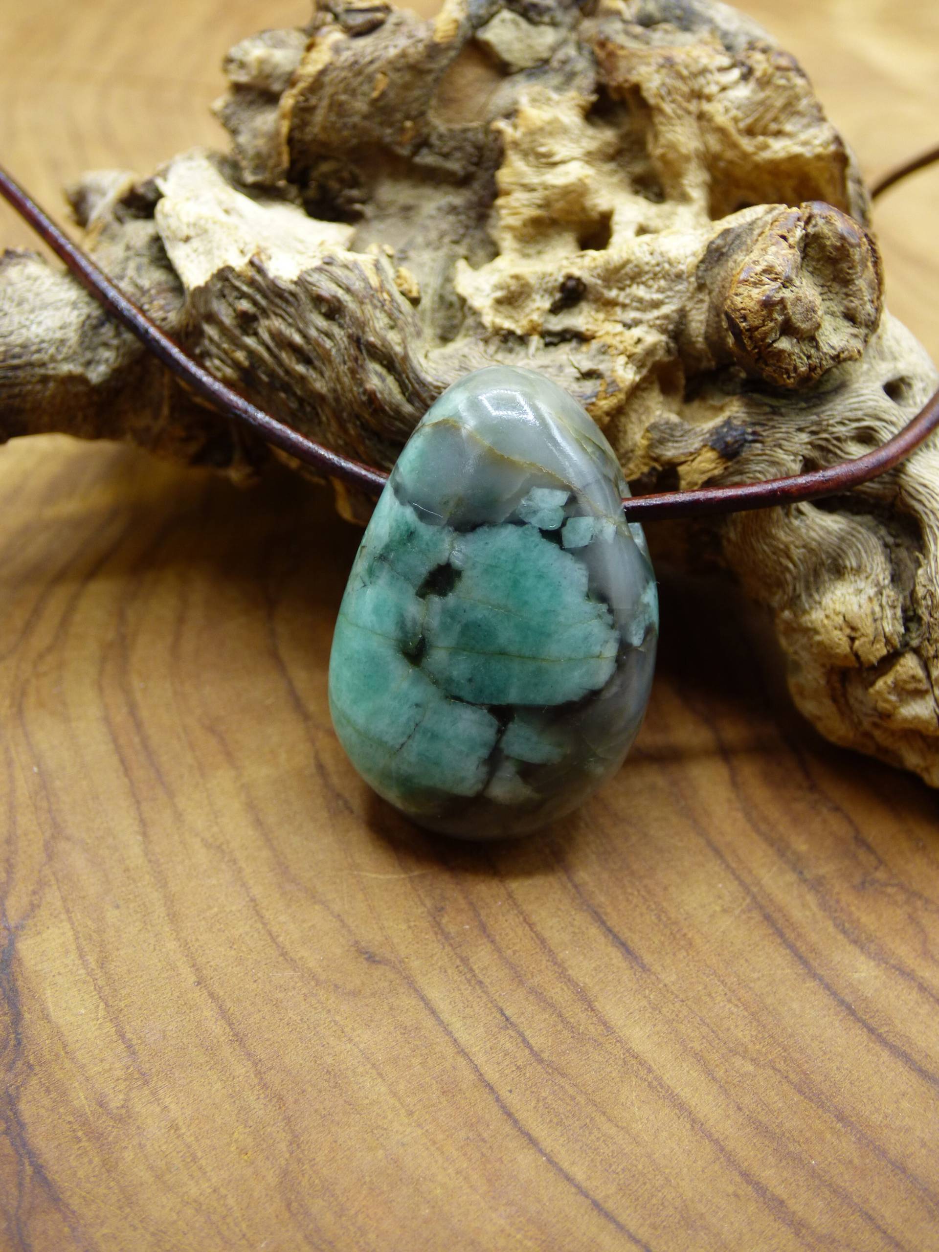 Smaragd/Emerald Edelstein Kette Grün Schwarz Natur Hippie Goa Boho Ethno Heilstein Kristalle Schmuck Anhänger Mann Frau Geschenk Er Sie von ArtOfNatureBerlin
