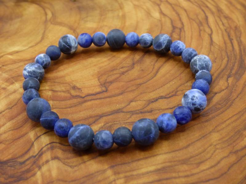 Sodalith Matt - Edelstein Armband Blau Goa Hippie Boho Natur Heilstein Geschenk Er Sie Mann Frau Kind Freund Rarität Energie Kraft Chakra von ArtOfNatureBerlin