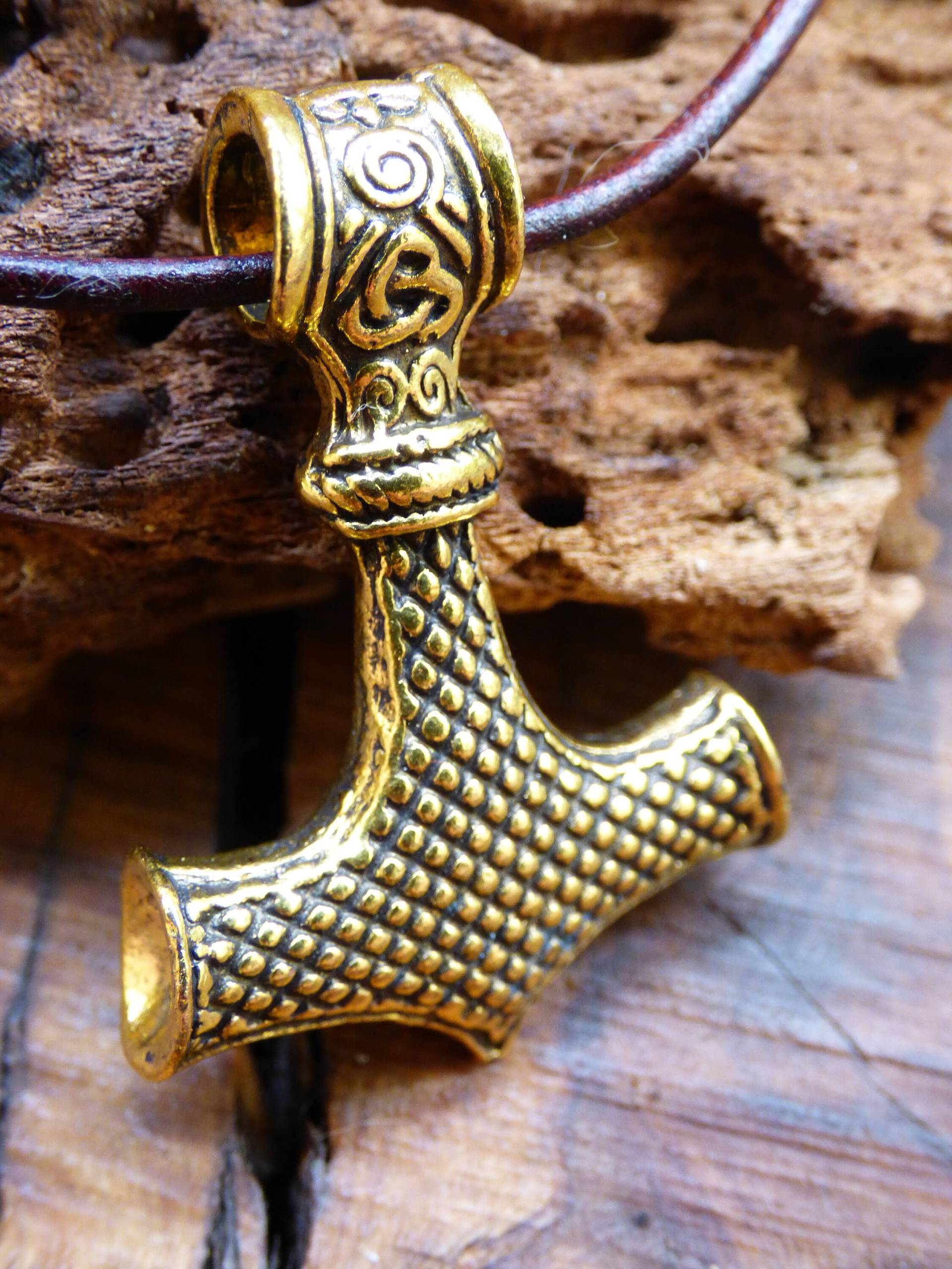 Thors Hammer "Mjölnir" Viking Anhänger Kette Amulett Goa Hippie Boho Ethno Vintage Gold Bronzekeltisch Spirale Muster Odin Thors Hammer "Mjölnir" Viking Anhänger Kette Amulett Goa Hippie Boho Ethno Vintage Gold Bronzekeltisch Spirale Muster Odin von ArtOfNatureBerlin