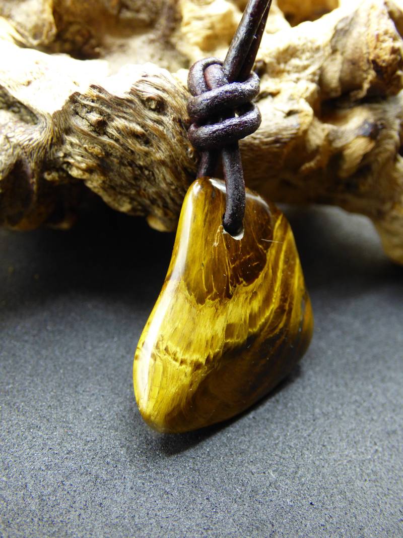 Tigerauge Edelstein Kette Heilstein Grün Er Sie Mann Frau Geschenk Glück Anhänger Goa Boho Tibet Ethno Natur Unikat von ArtOfNatureBerlin