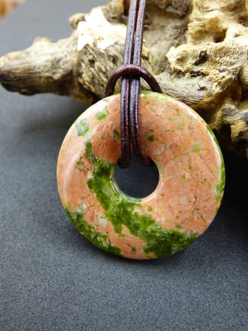Unakit ~ Edelstein Kette Grün ~Hippie ~Goa ~Boho ~Tibet ~Ethno ~Nature ~Donut ~Schutzsymbol ~Heilstein von ArtOfNatureBerlin