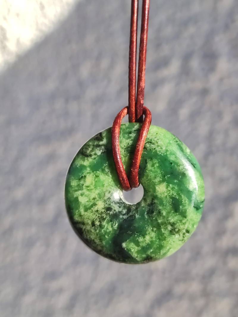 Variscit 30mm Edelstein Kette Donut Pi Scheibe Rund Heilstein Grün Natur Rarität Geschenk Mann Frau Er Sie Freund Bruder Glück Anhänger von ArtOfNatureBerlin