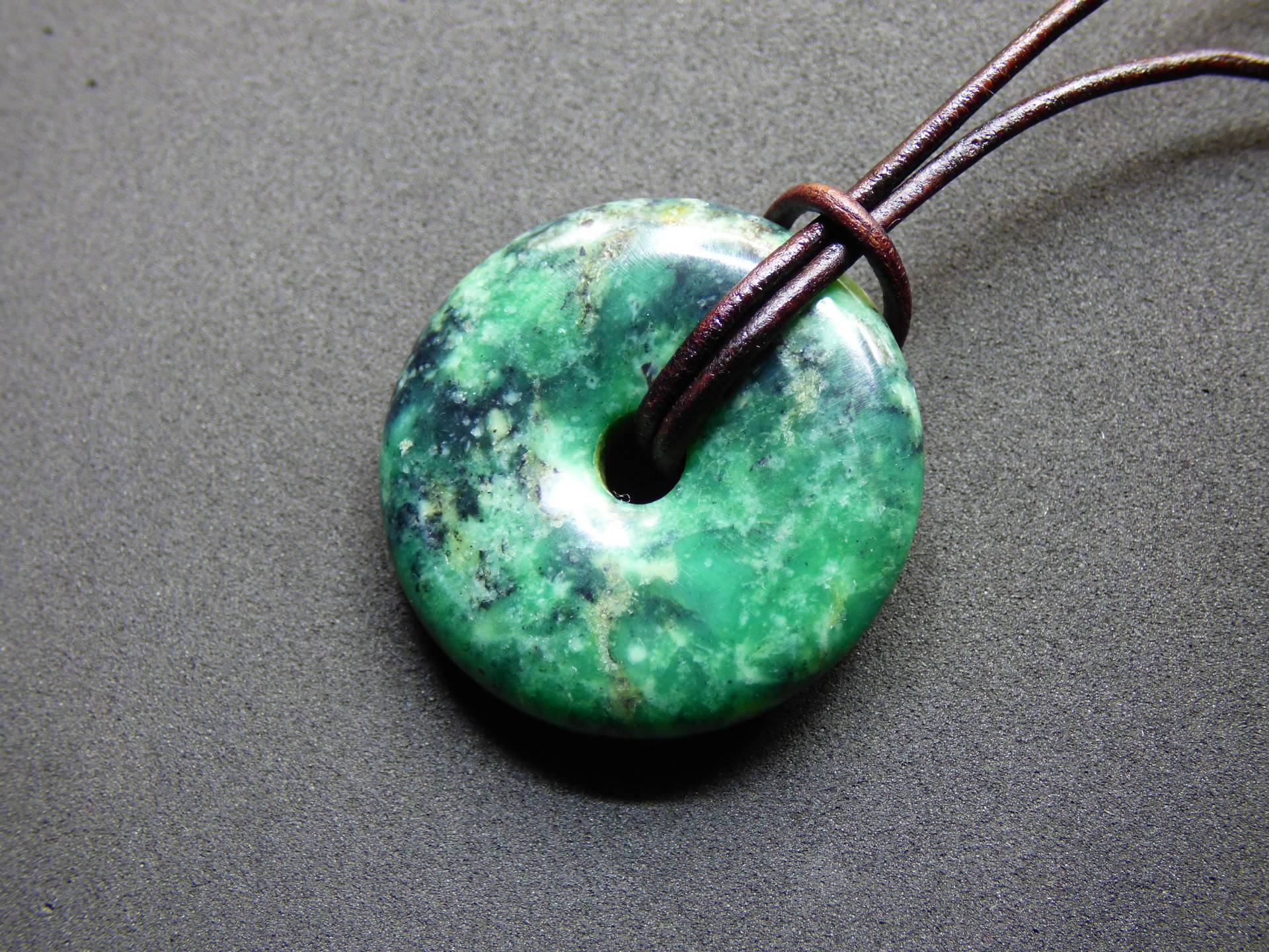 Variscit 30mm Edelstein Kette Donut Pi Scheibe Rund Heilstein Grün Natur Rarität Geschenk Mann Frau Er Sie Freund Bruder Glück Anhänger von ArtOfNatureBerlin