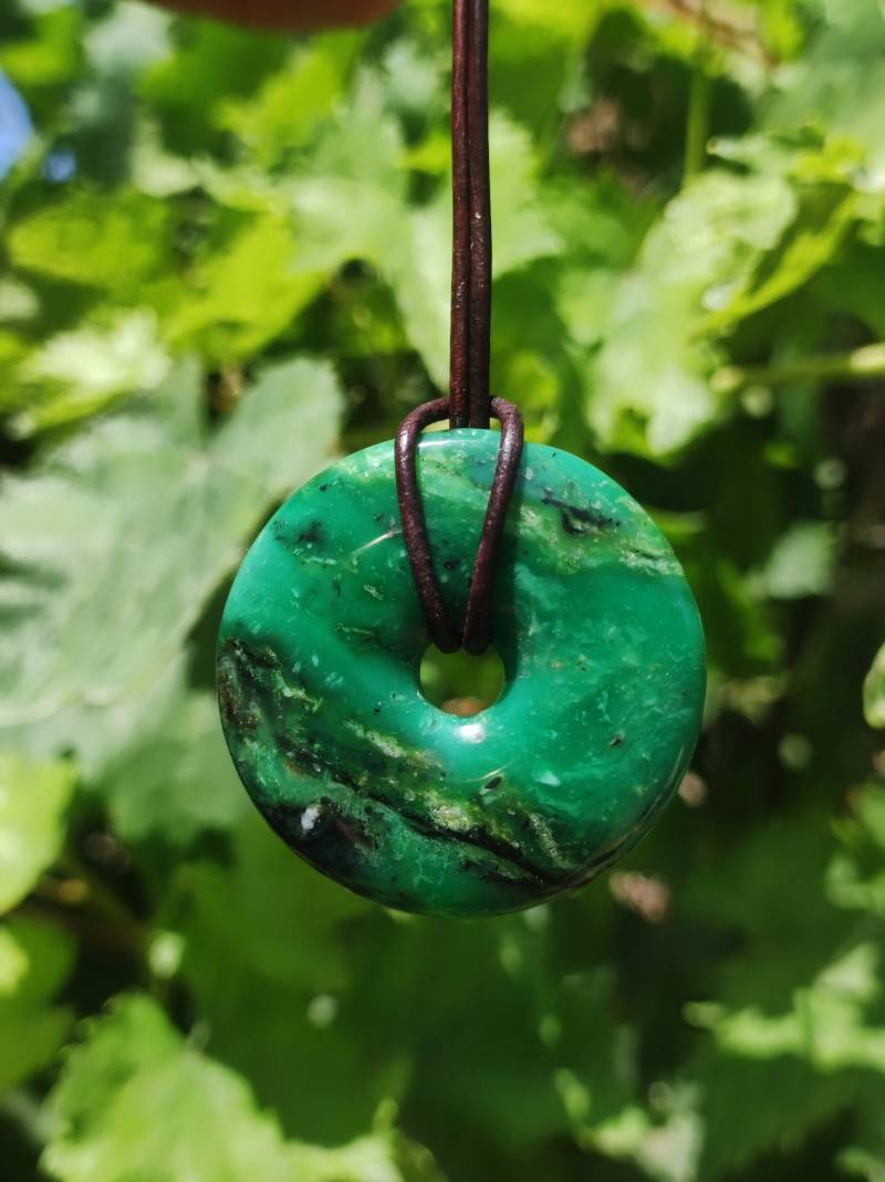 Variscit 40mm Edelstein Kette Donut Pi Scheibe Rund Heilstein Grün Natur Rarität Geschenk Mann Frau Er Sie Freund Bruder Glück Anhänger von ArtOfNatureBerlin