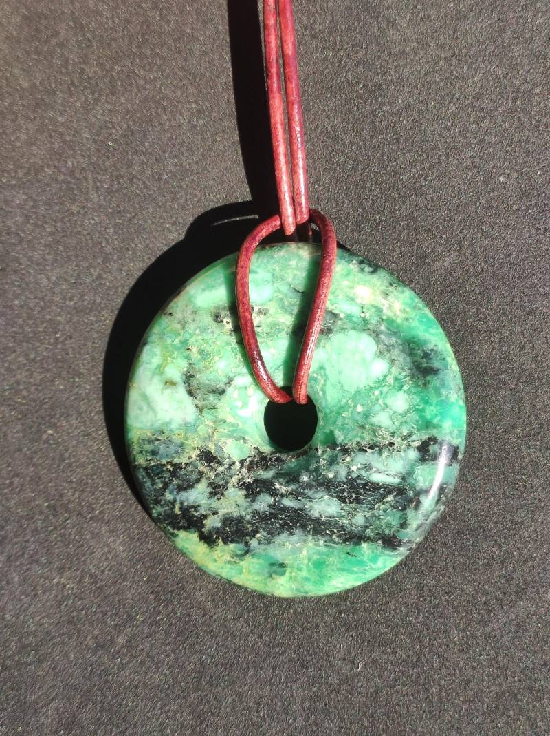 Variscit 40mm Edelstein Kette Donut Pi Scheibe Rund Heilstein Grün Natur Rarität Geschenk Mann Frau Er Sie Freund Bruder Glück Anhänger von ArtOfNatureBerlin