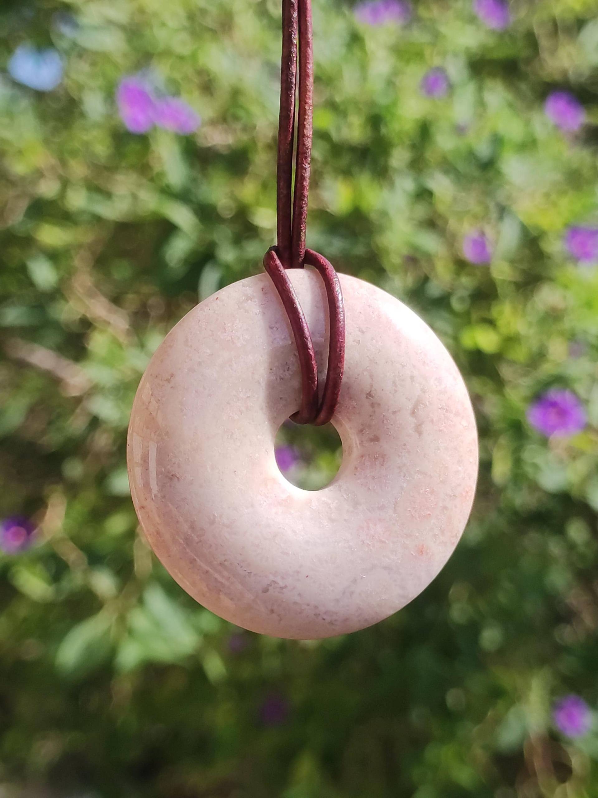 Versteinerte Koralle 40mm Edelstein Kette Donut Heilstein Natur Braun Beige Energie Rarität Schmuck Frau Mann Er Sie Bruder Geschenk Freund von ArtOfNatureBerlin