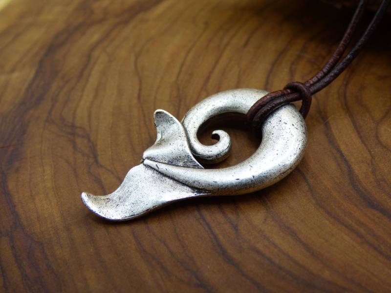 Walflosse Spirale Meer Surfer Amulet Kette Antik Silber Tibet Hippie Goa Boho Ethno Nature Esoterik Ethnic Lebensbaum Nacht von ArtOfNatureBerlin