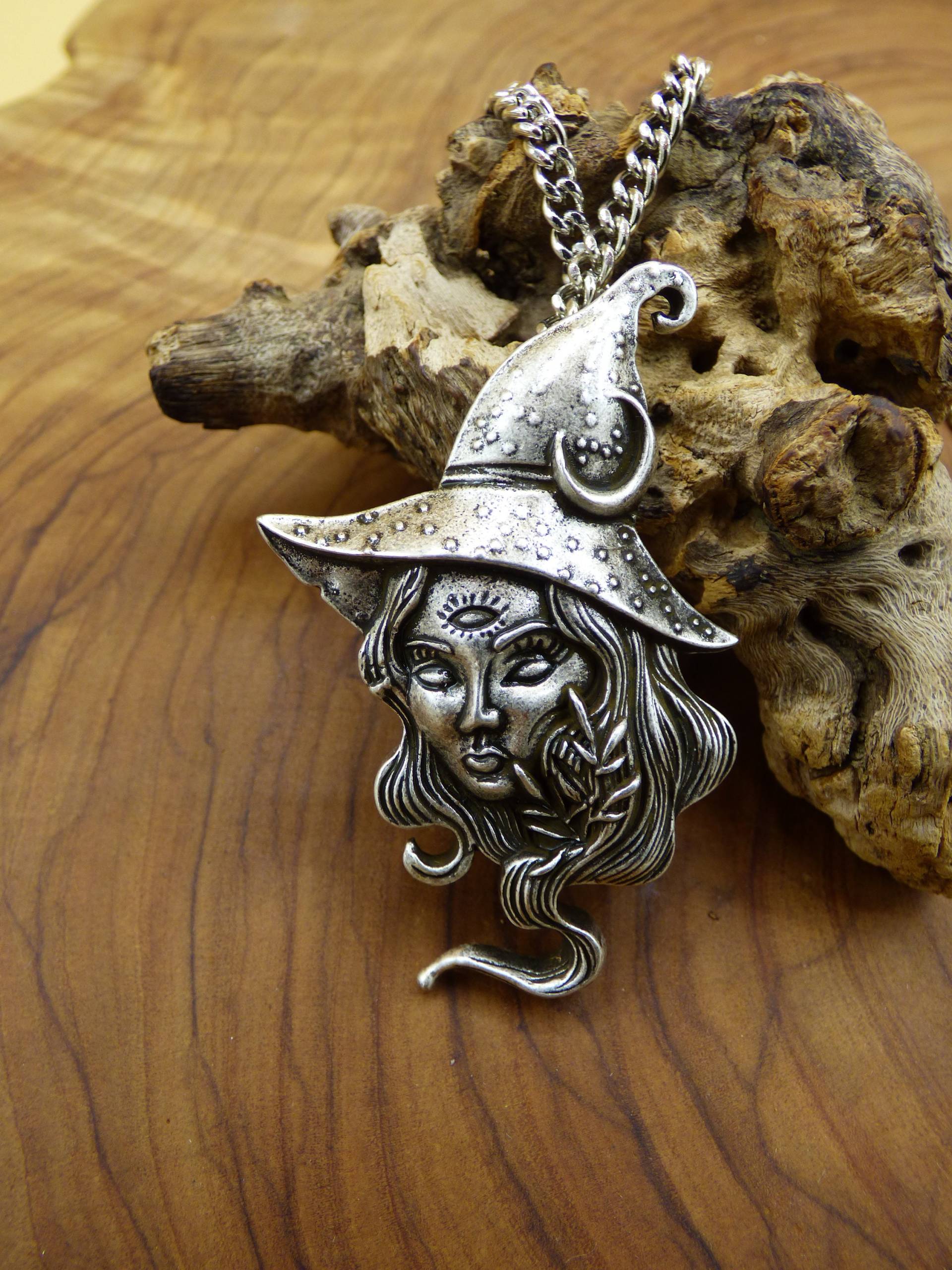 Witchy Women Girl Anhänger Kette ~ Antik Bronze ~Hippie ~Goa ~Boho ~Tibet ~Ethno ~Nature ~Talisman von ArtOfNatureBerlin