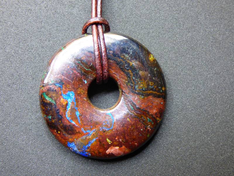 Zarinit Donut - Edelstein Kette Schutz Anhänger Geschenk Mann Frau Er Sie Freundin Kristall Goa Boho Natur Heilstein Selten Sammler Rarität von ArtOfNatureBerlin