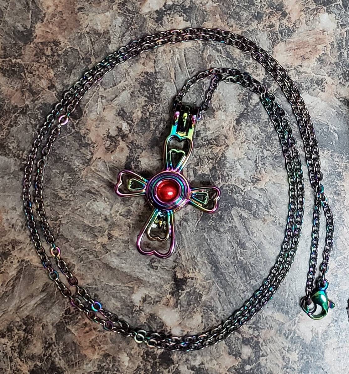 Regenbogenherz Kreuz Perle Medaillon Halskette Regenbogenherz Kreuz Perle Medaillon Halskette von ArtQueenCreations93