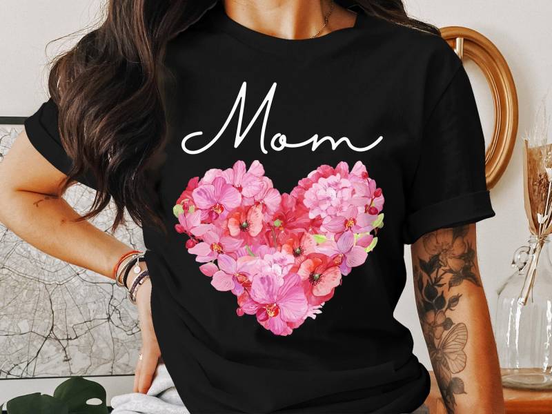 Floral Grafik Shirt, Mama Geschenk T-Shirt, Muttertag Liebe Blumen Herz Shirt Floral Grafik Shirt, Mama Geschenk T-Shirt, Muttertag Liebe Blumen Herz Shirt von ArtSpriteDE