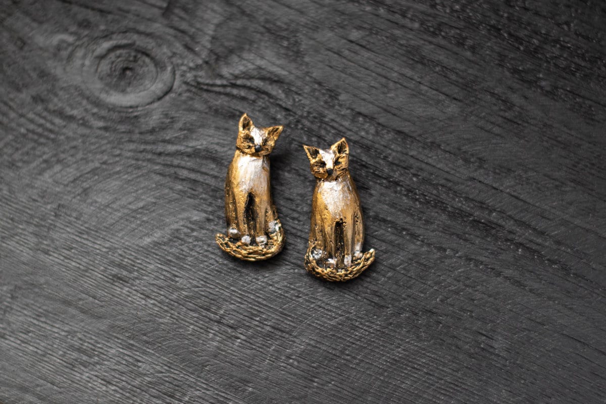 Katze Ohrringe, Ohrstecker Tier Polymer Ton Gold Farbe Handgemacht, Ohrstecker, Clips, Geschenk Für Frauen von ArtTerraceTreasures