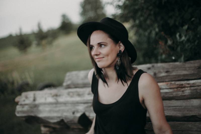 Lange Schwarze Feder Ohrringe Handgefertigte Vogel Ohrringe Aus Polymer Clay von ArtTerraceTreasures