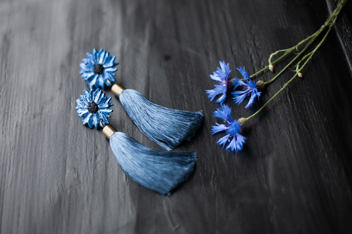 Quaste Ohrringe, Lange Blaue Kornblumen Fimo Handgemacht, Geschenk Für Sie, Messing Ohrstecker, Silber Ohrstecker von ArtTerraceTreasures